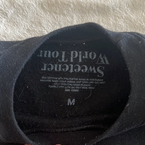 Ariana Grande Swettener Tour Crew Neck - Picture 2 of 4